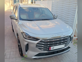 جيتور  اكس 70  بلس  2024  اوتوماتيك  13,000 كم  4 سلندر  دفع رباعي  اس يو في  فضي  تحت الضمان