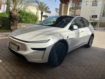 تسلا  واي  2026  اوتوماتيك  1,350 كم  0 سلندر  دفع خلفي  اس يو في  أبيض  تحت الضمان