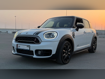 Mini  Cooper  CountryMan  S  2020  Automatic  77,500 Km  4 Cylinder  Four Wheel Drive (4WD)  Hatchback  White and Black