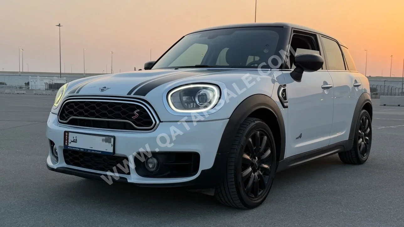 ميني كوبر كاونتري مان اس 2020 اوتوماتيك 77,500 كم 4 سلندر دفع رباعي هاتشباك أبيض و أسود