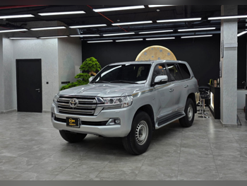 Toyota  Land Cruiser  VXR  2021  Automatic  247,000 Km  8 Cylinder  Four Wheel Drive (4WD)  SUV  Silver