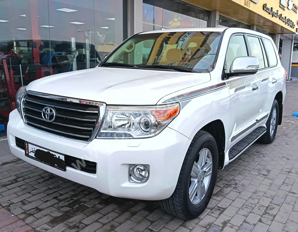 تويوتا  لاند كروزر  جي اكس ار  2013  اوتوماتيك  405,000 كم  8 سلندر  دفع رباعي  اس يو في  أبيض