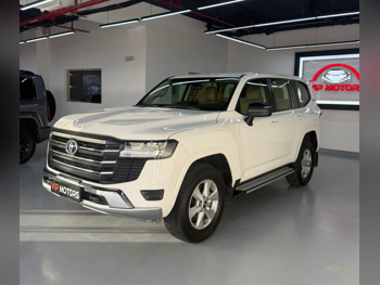 تويوتا  لاند كروزر  جي اكس  2022  اوتوماتيك  58,000 كم  6 سلندر  دفع رباعي  اس يو في  أبيض