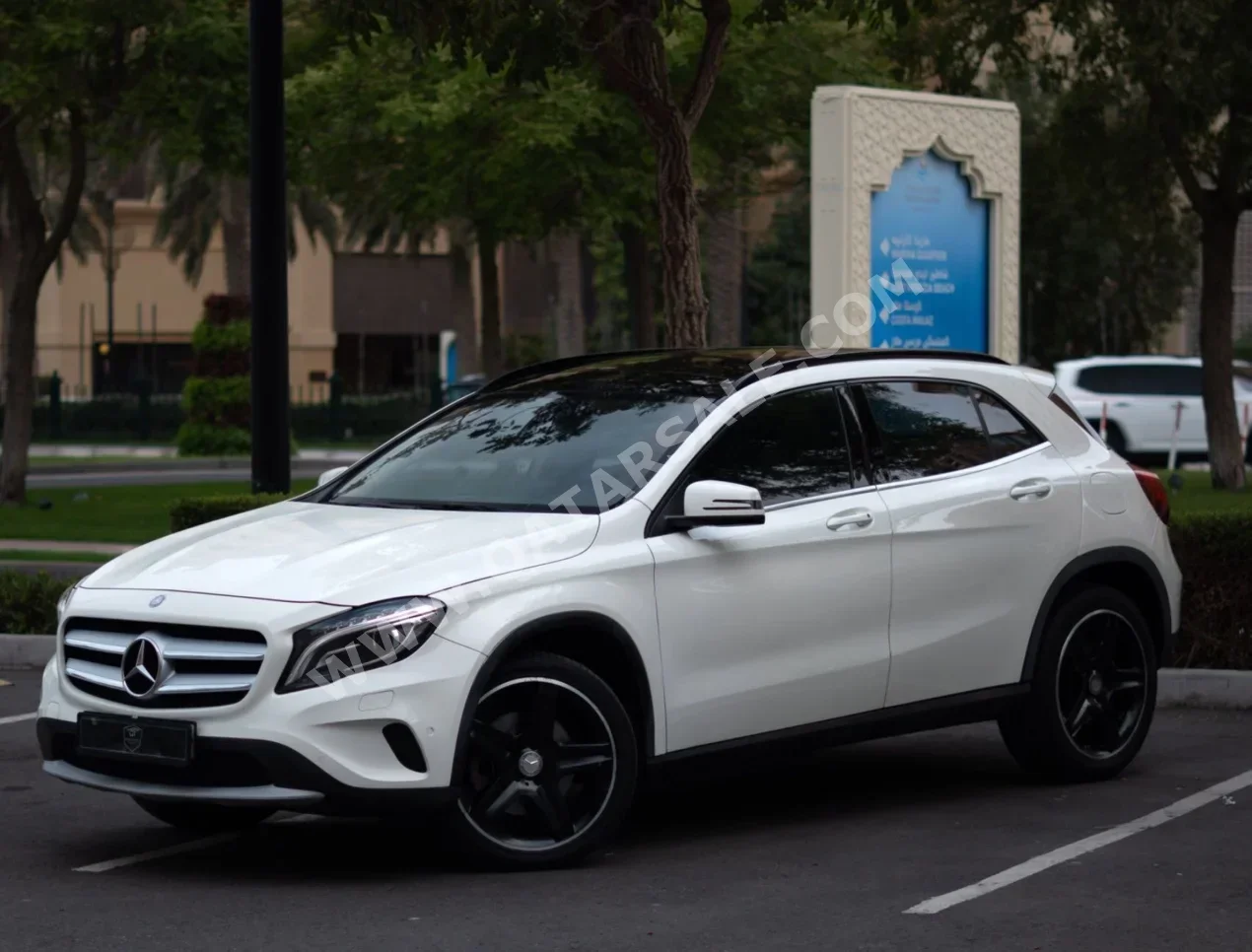Mercedes-Benz  GLA  250  2017  Automatic  72,000 Km  4 Cylinder  All Wheel Drive (AWD)  Hatchback  White