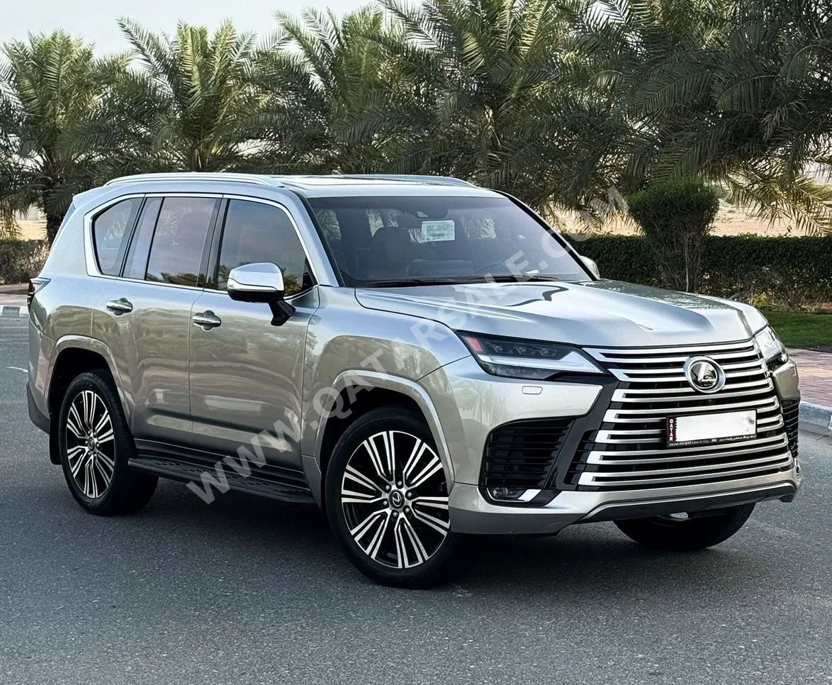 لكزس ال اكس 600 لكجري 2023 اوتوماتيك 37,000 كم 6 سلندر دفع رباعي اس يو في سونيك تايتينيم تحت الضمان