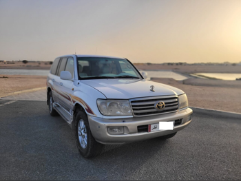 تويوتا  لاند كروزر  جي اكس ار  2005  اوتوماتيك  452,000 كم  6 سلندر  دفع رباعي  اس يو في  أبيض