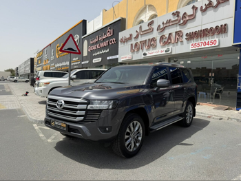 تويوتا  لاند كروزر  جي اكس ار  2025  اوتوماتيك  1,500 كم  6 سلندر  دفع رباعي  اس يو في  رمادي  تحت الضمان
