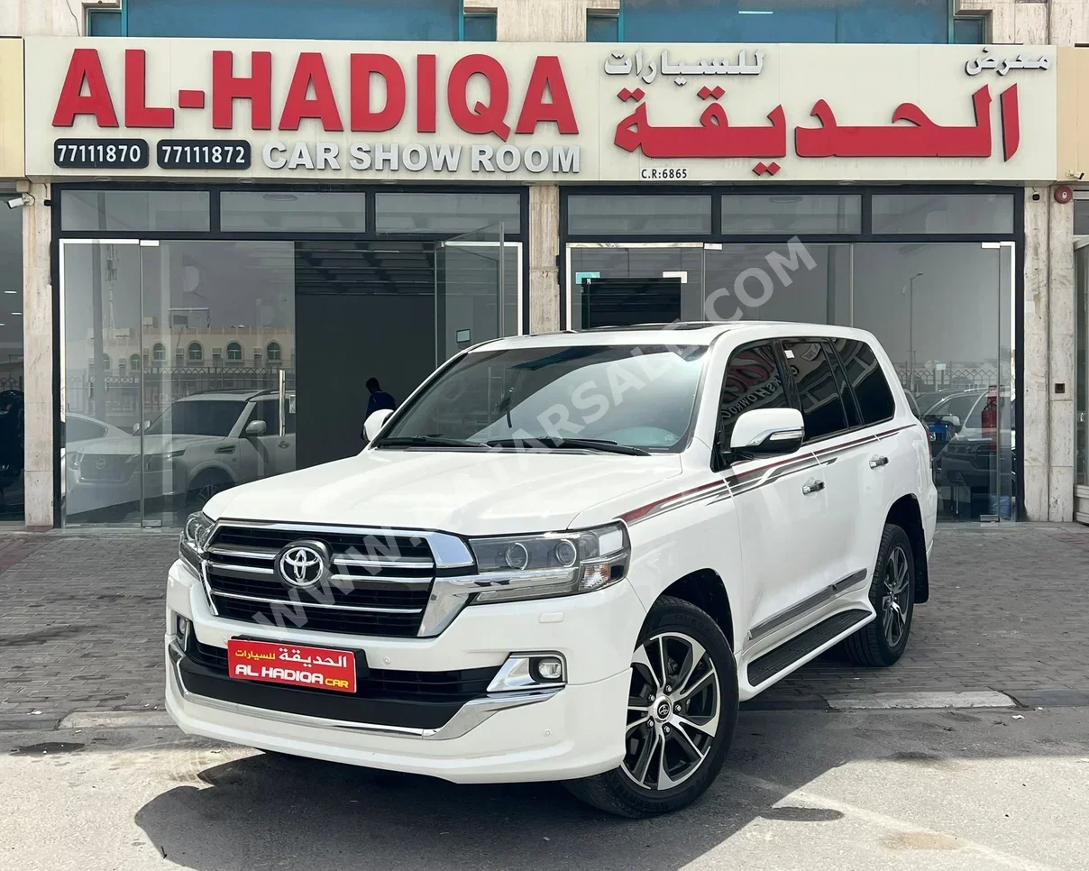 تويوتا  لاند كروزر  جي اكس ار - غراند تورينغ  2020  اوتوماتيك  34,000 كم  8 سلندر  دفع رباعي  اس يو في  أبيض