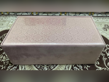 الطاولات والخزائن الجانبية طاولة و كراسيها - زهري