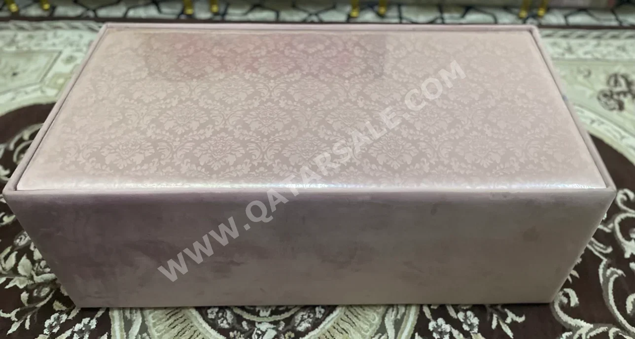 Tables & Sideboards Table & Chairs  - Pink