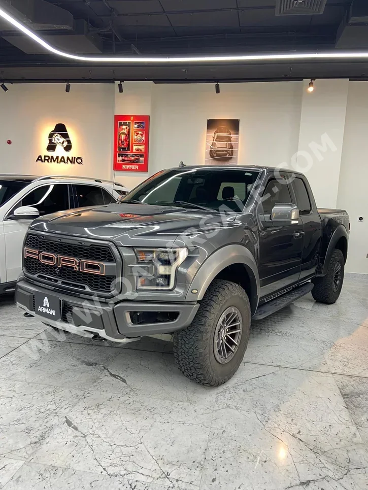 فورد رابتر أس في تي 2020 اوتوماتيك 114,000 كم 6 سلندر دفع رباعي بيكب رمادي