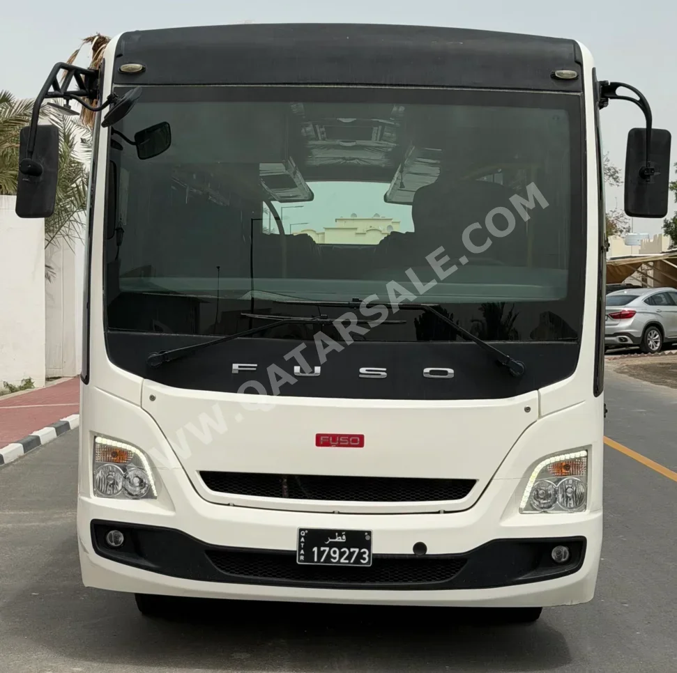 ميتسوبيشي  فوزو كنتر  2024  عادي  75,000 كم  4 سلندر  دفع خلفي  فان \ باص  أبيض  تحت الضمان