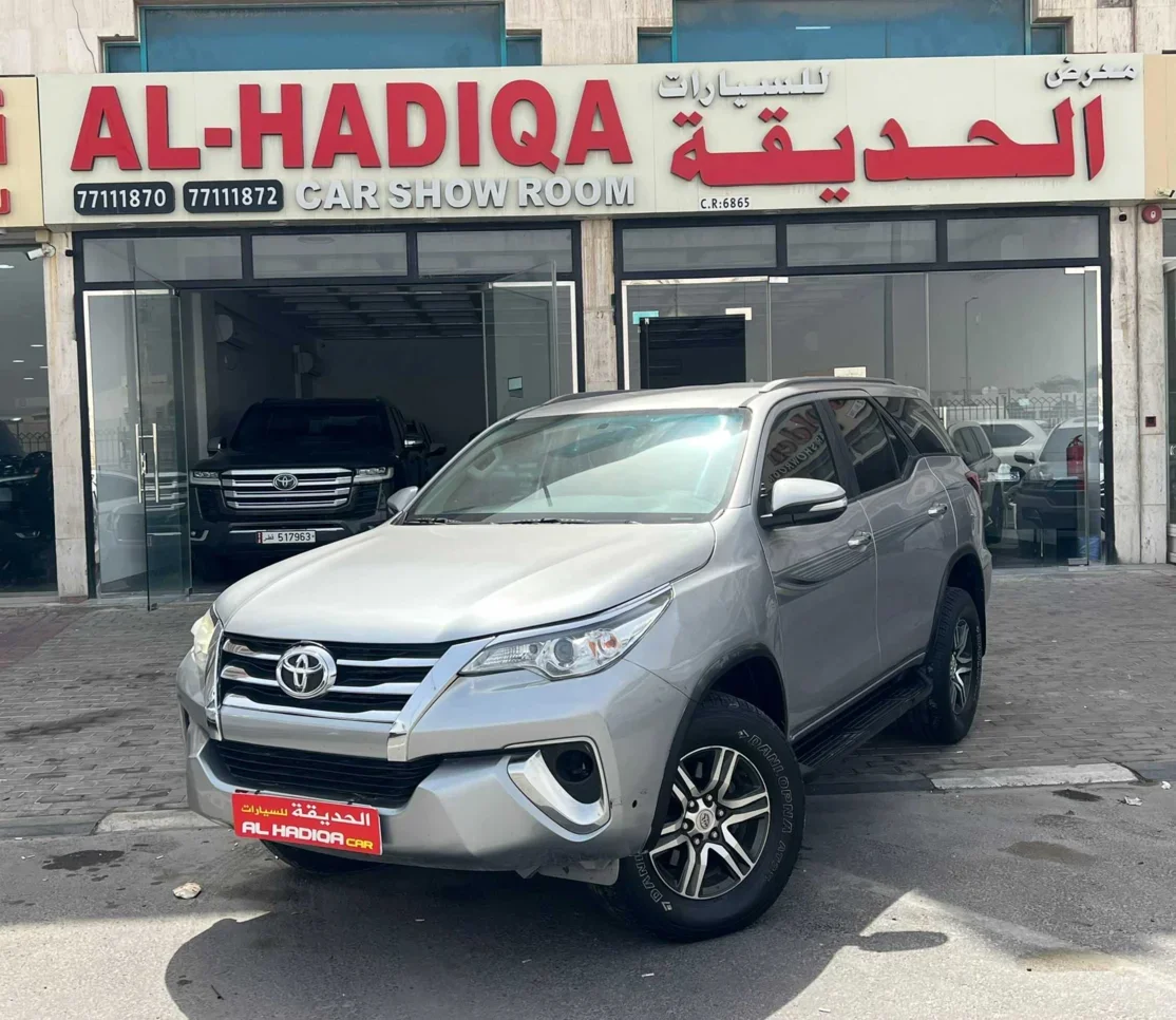 Toyota  Fortuner  2017  Automatic  321,000 Km  6 Cylinder  Four Wheel Drive (4WD)  SUV  Gray