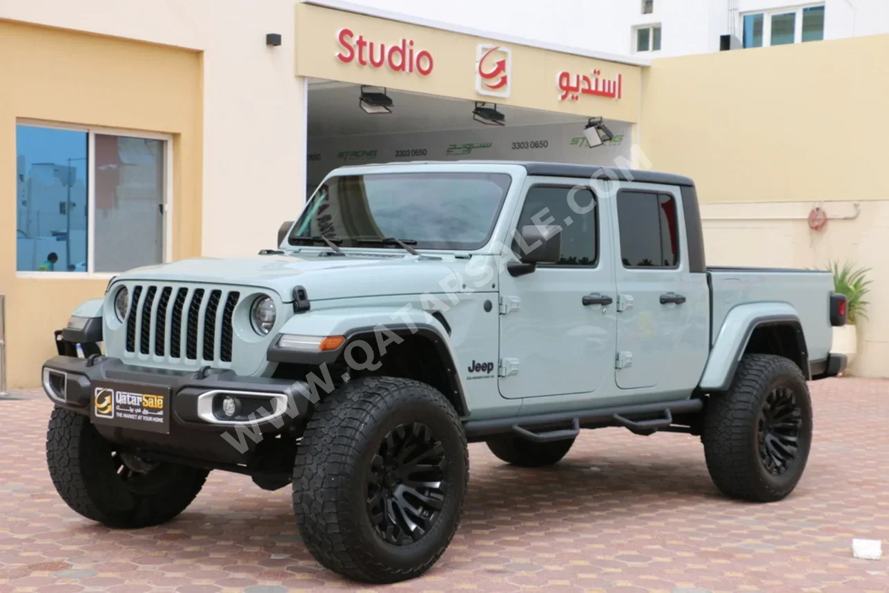 جييب جلاديتور سبورت 2023 اوتوماتيك 64,000 كم 6 سلندر دفع رباعي بيكب رمادي