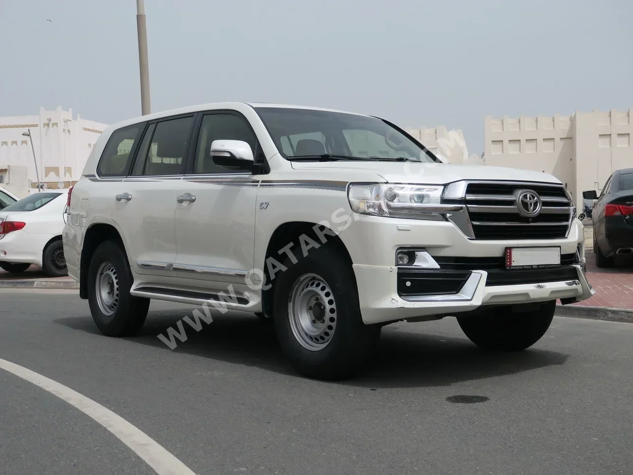 Toyota  Land Cruiser  VXR  2017  Automatic  234,000 Km  8 Cylinder  Four Wheel Drive (4WD)  SUV  White