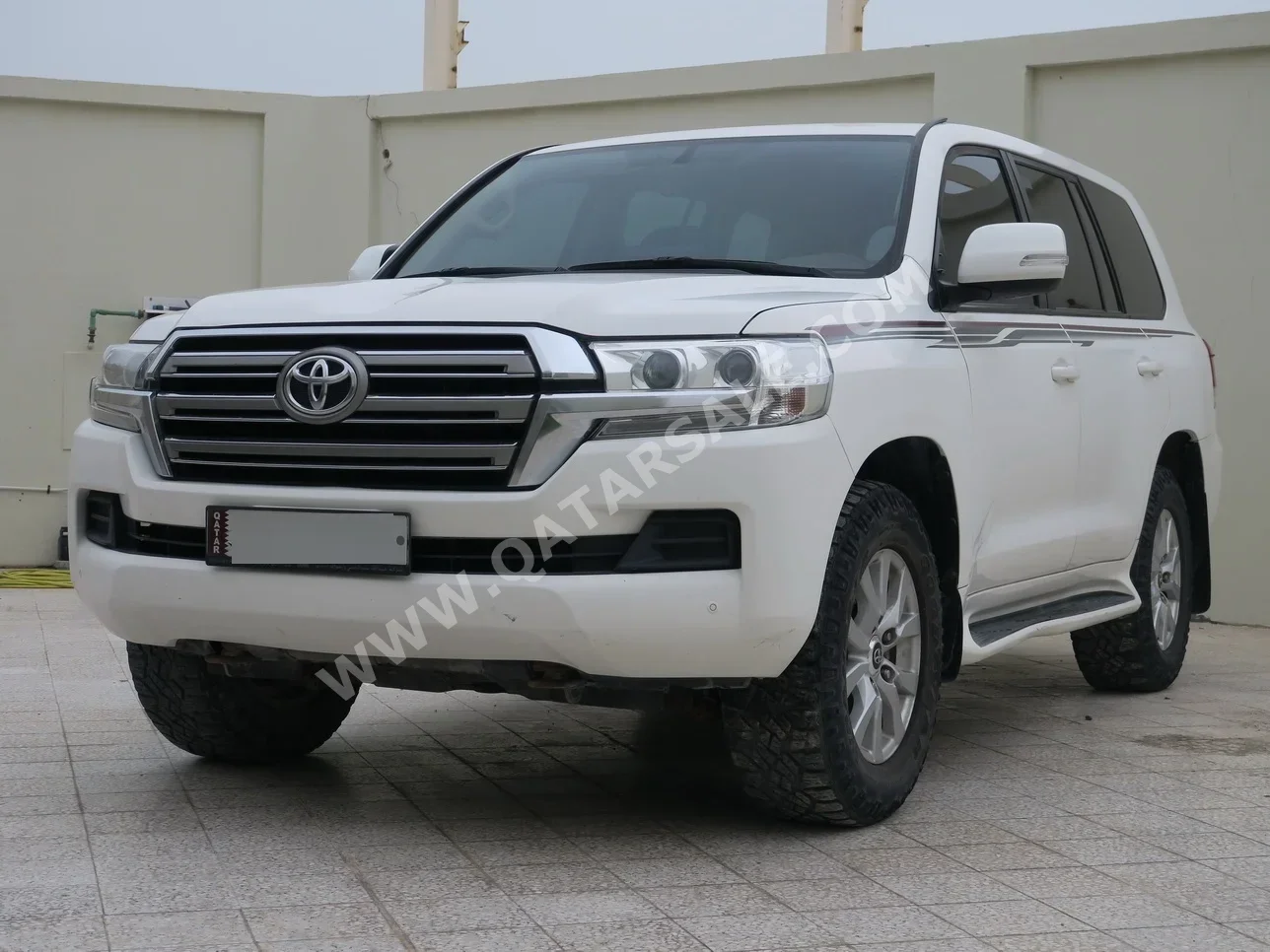 تويوتا  لاند كروزر  جي اكس ار  2020  اوتوماتيك  146,000 كم  6 سلندر  دفع رباعي  اس يو في  أبيض