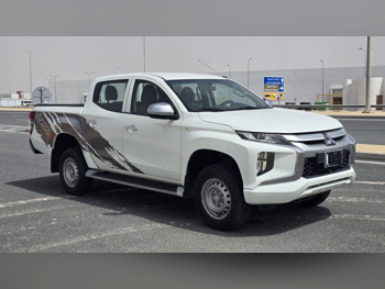 ميتسوبيشي  ال 200  2020  عادي  220,000 كم  4 سلندر  دفع رباعي  بيكب  أبيض