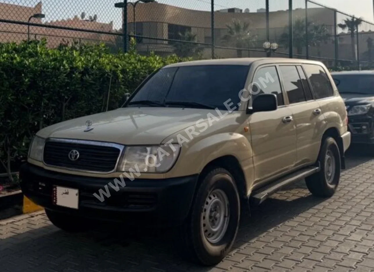 تويوتا  لاند كروزر  جي  2000  عادي  230,000 كم  6 سلندر  دفع كلي مستمر  اس يو في  بيج