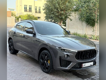 مزاراتي  ليفانت  مودينا اس  2022  اوتوماتيك  44,000 كم  6 سلندر  دفع كلي مستمر  اس يو في  رمادي  تحت الضمان