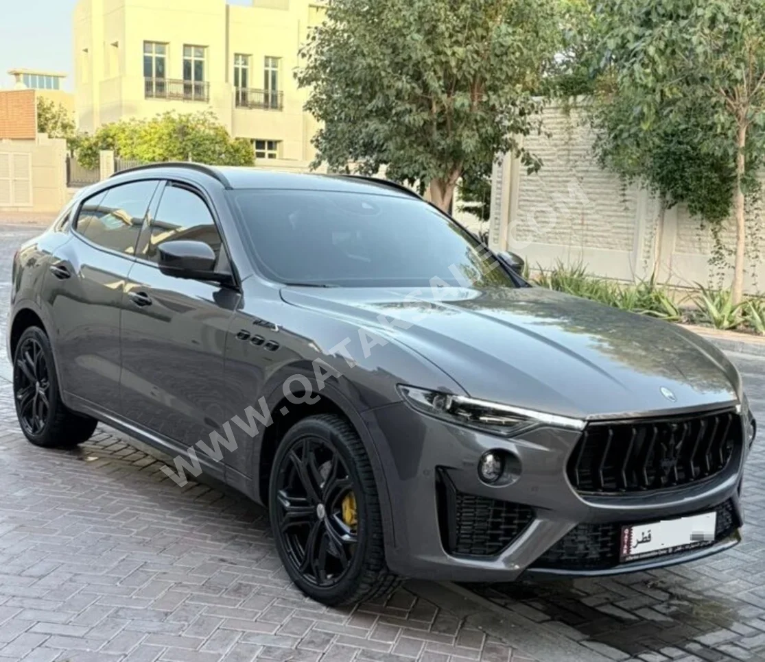 مزاراتي  ليفانت  مودينا اس  2022  اوتوماتيك  44,000 كم  6 سلندر  دفع كلي مستمر  اس يو في  رمادي  تحت الضمان