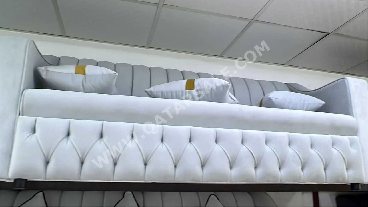 الأرائك والكنب والكراسي لايف ستايل  طقم كنب  - قماش  - أبيض