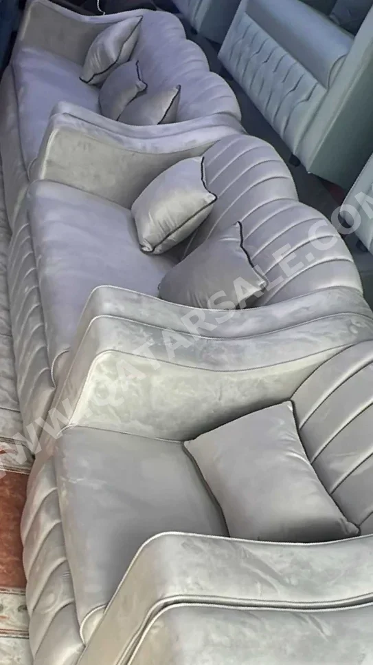 الأرائك والكنب والكراسي لايف ستايل  طقم كنب  - قماش  - اللون البيج