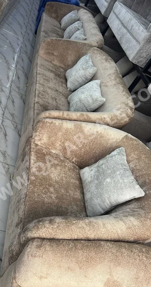 الأرائك والكنب والكراسي لايف ستايل  طقم كنب  - قماش  - بني