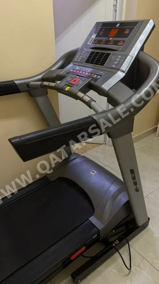 أجهزة اللياقة البدنية - الات المشي  - بي اتش فتنس