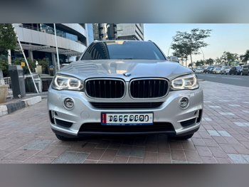 بي ام دبليو  الفئة - اكس  اكس 5  2016  اوتوماتيك  135,000 كم  6 سلندر  دفع رباعي  اس يو في  فضي