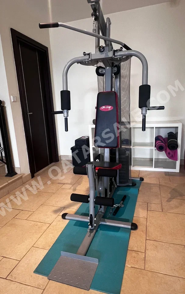 آلات معدات الجيم - جهاز ضغط الصدر  - أسود  - لايف فيتنيس  240 سانتيمتر  2021  80 سانتيمتر