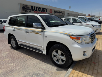 تويوتا  لاند كروزر  في اكس ار  2014  اوتوماتيك  352,000 كم  8 سلندر  دفع رباعي  اس يو في  أبيض