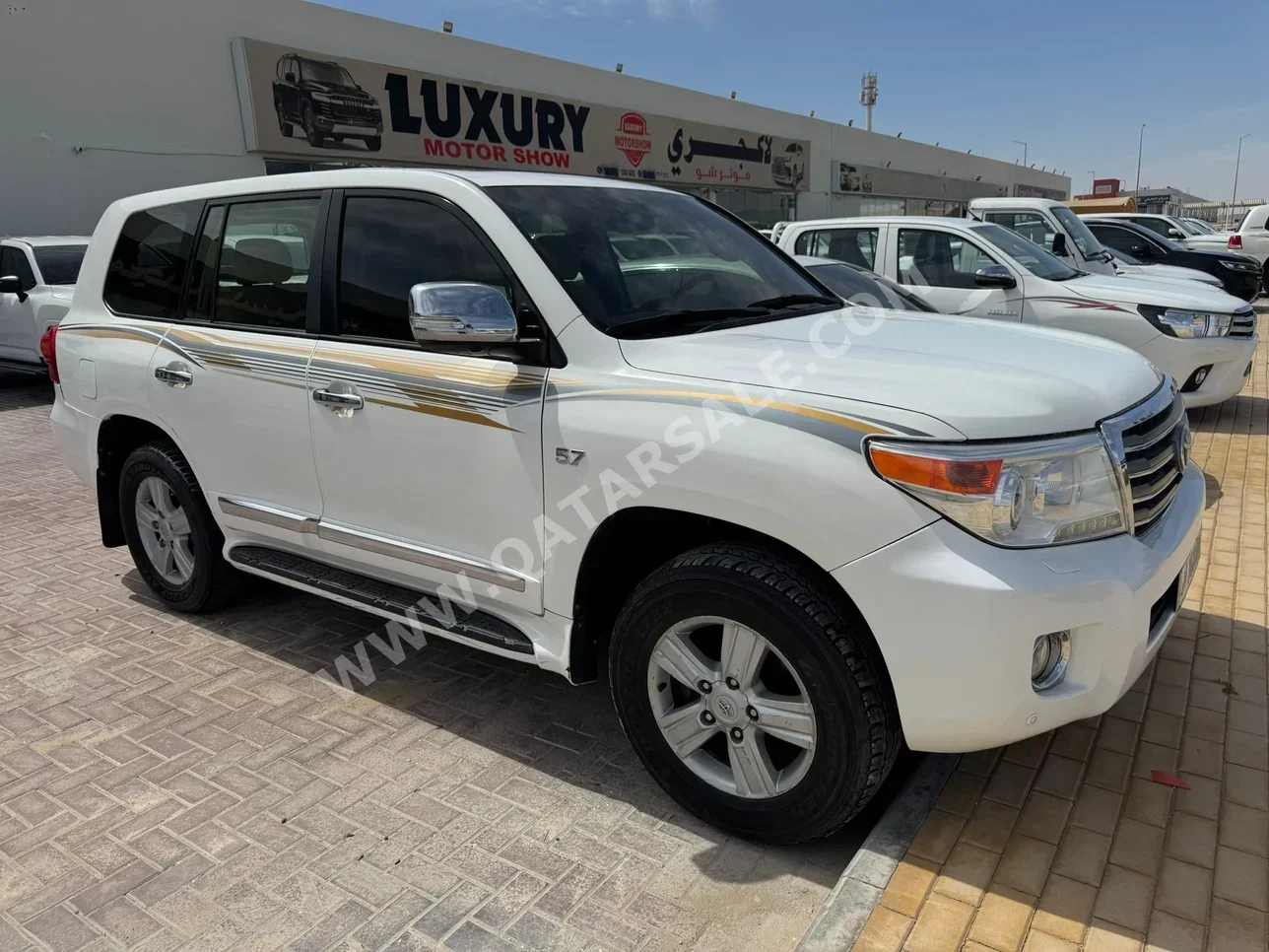 تويوتا  لاند كروزر  في اكس ار  2014  اوتوماتيك  352,000 كم  8 سلندر  دفع رباعي  اس يو في  أبيض