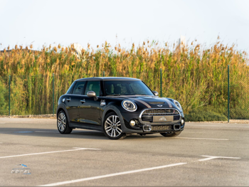 Mini  Cooper  S  2018  Automatic  101,000 Km  4 Cylinder  Front Wheel Drive (FWD)  Hatchback  Black