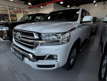 تويوتا  لاند كروزر  جي اكس ار  2020  اوتوماتيك  207,000 كم  6 سلندر  دفع رباعي  اس يو في  أبيض