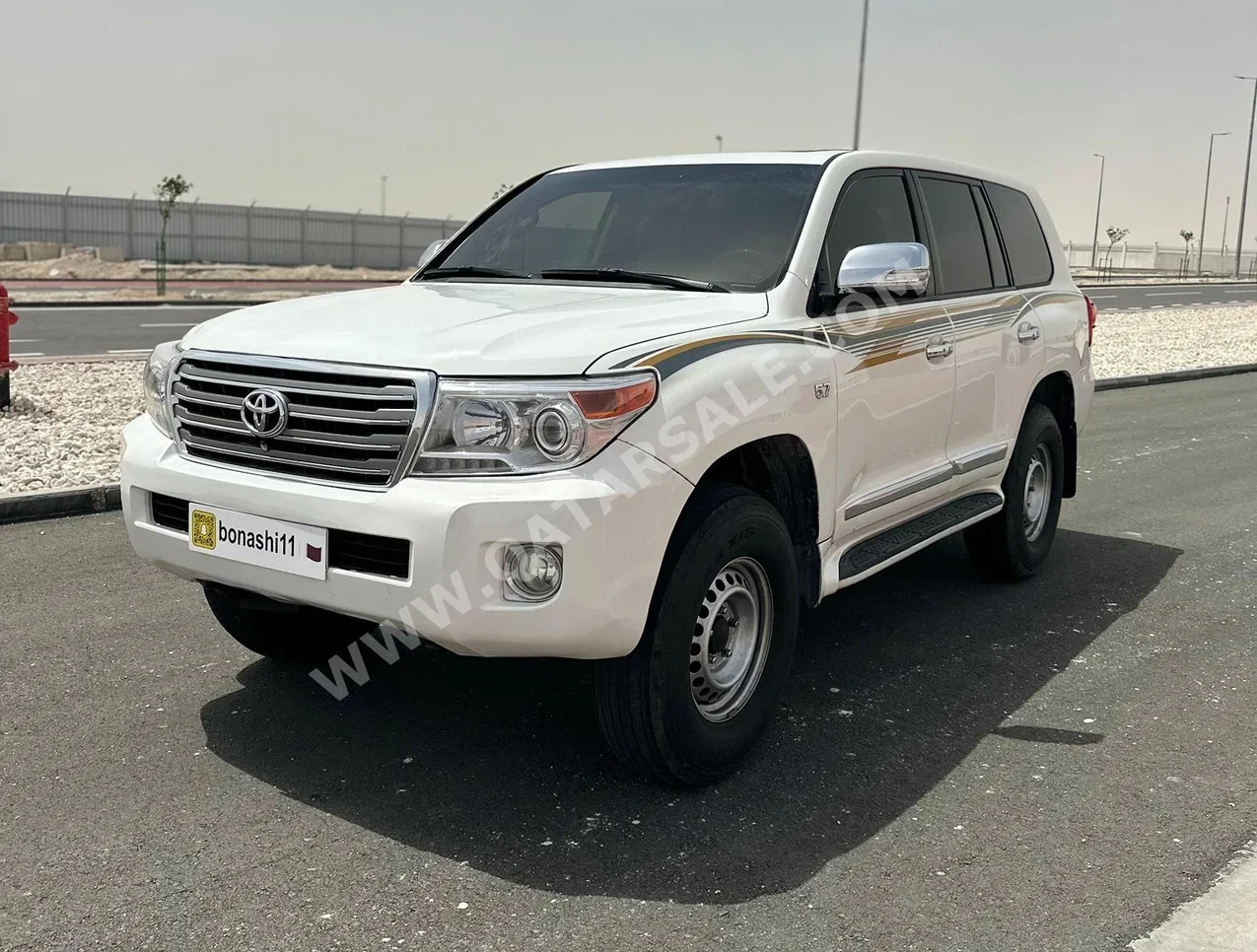 تويوتا  لاند كروزر  في اكس ار  2013  اوتوماتيك  292,744 كم  8 سلندر  دفع رباعي  اس يو في  أبيض