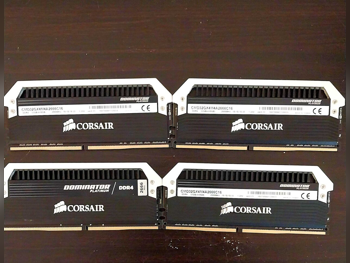 ذاكرات الرام كورساير \ 32 جيجابايت (4x8) أسود CORSAIR DOMINATOR PLATINUM موزع حرارة \ دي دي ار 4 - 2666 ميجاهيرتز ار جي بي