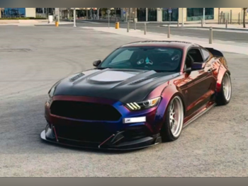 فورد  موستانغ  جي تي  2017  عادي  50,000 كم  8 سلندر  دفع خلفي  كوبيه \ سبورت  أسود و أزرق