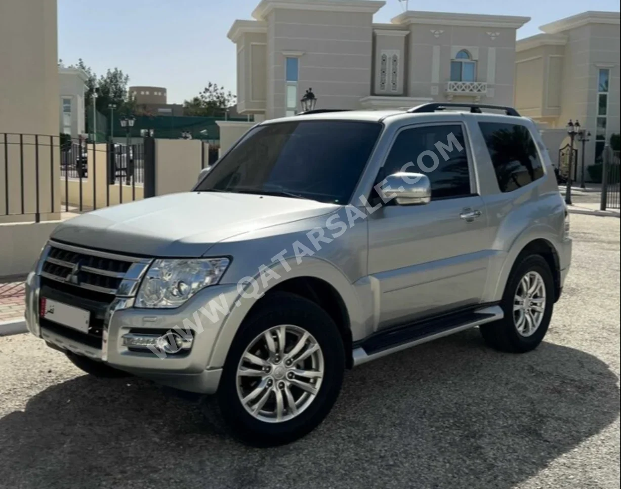 ميتسوبيشي  باجيرو  3.8  2022  اوتوماتيك  135,000 كم  6 سلندر  دفع رباعي  اس يو في  رمادي فاتح