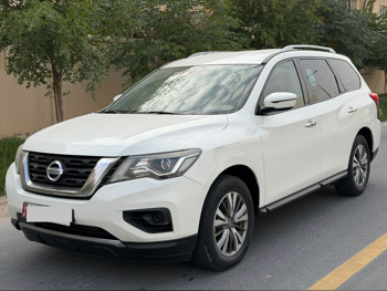 Nissan  Pathfinder  2020  Automatic  143,000 Km  6 Cylinder  All Wheel Drive (AWD)  SUV  White