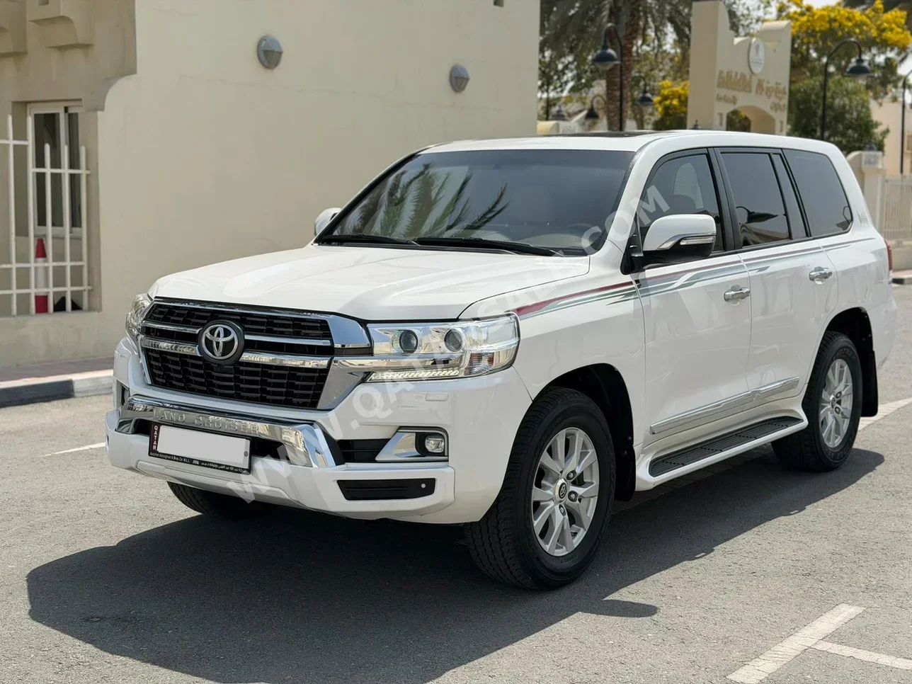 تويوتا  لاند كروزر  جي اكس ار  2018  اوتوماتيك  173,000 كم  8 سلندر  دفع رباعي  اس يو في  أبيض