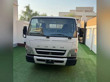 ميتسوبيشي  فوزو كنتر  2021  عادي  88,000 كم  4 سلندر  دفع خلفي  بيكب  أبيض