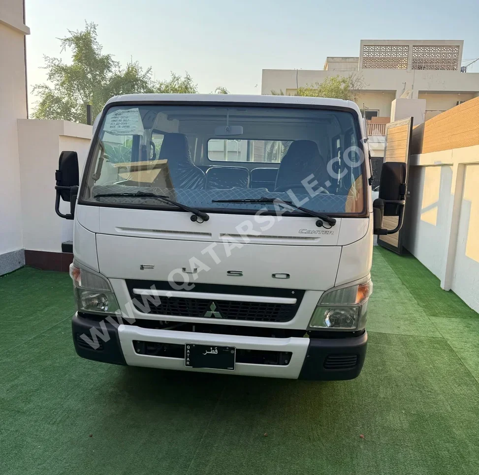 ميتسوبيشي فوزو كنتر 2021 عادي 88,000 كم 4 سلندر دفع خلفي بيكب أبيض