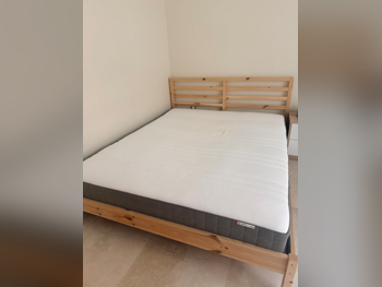 الأسّرة - ايكيا  - كوين  - بنى  - متضمنة المرتبة