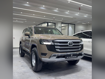 تويوتا  لاند كروزر  جي اكس ار  2023  اوتوماتيك  138,000 كم  6 سلندر  دفع رباعي  اس يو في  بيج