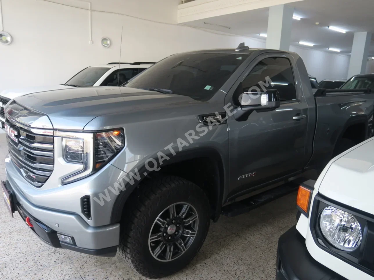 جي ام سي  سييرا  اي تي 4  2024  اوتوماتيك  34,000 كم  8 سلندر  دفع رباعي  بيكب  رمادي  تحت الضمان