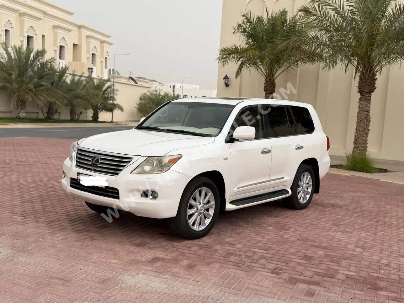 لكزس ال اكس 570 2010 اوتوماتيك 260,000 كم 8 سلندر دفع رباعي اس يو في أبيض