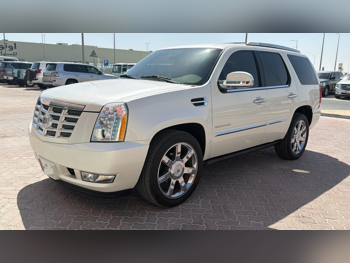 Cadillac  Escalade  2014  Automatic  98,000 Km  8 Cylinder  Four Wheel Drive (4WD)  SUV  White