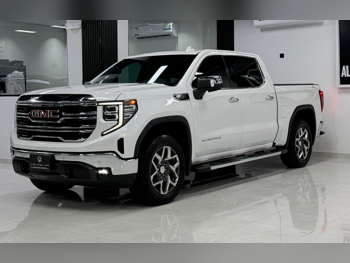 GMC  Sierra  SLT  2024  Automatic  30,000 Km  8 Cylinder  Four Wheel Drive (4WD)  Pick Up  White  With Warranty
