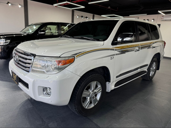 تويوتا  لاند كروزر  في اكس ار  2013  اوتوماتيك  278,000 كم  8 سلندر  دفع رباعي  اس يو في  أبيض