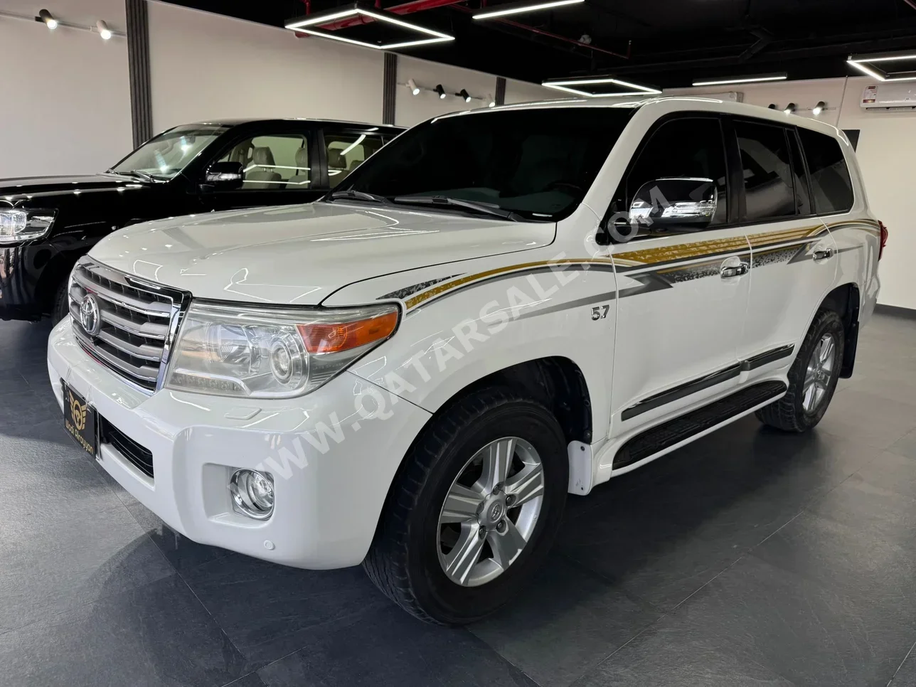 تويوتا  لاند كروزر  في اكس ار  2013  اوتوماتيك  278,000 كم  8 سلندر  دفع رباعي  اس يو في  أبيض